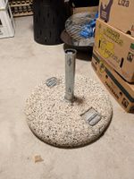 Sonnenschirmständer Beton rund Metallstange mit Griffen
