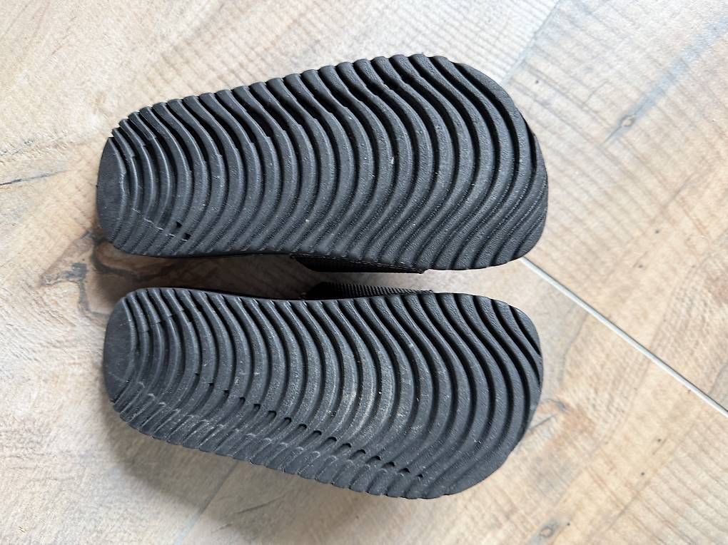 Scarpe per ragazzi: Nike Slipper Grösse 27 – Usato da Othmarsingen venduto da Oepfel 1