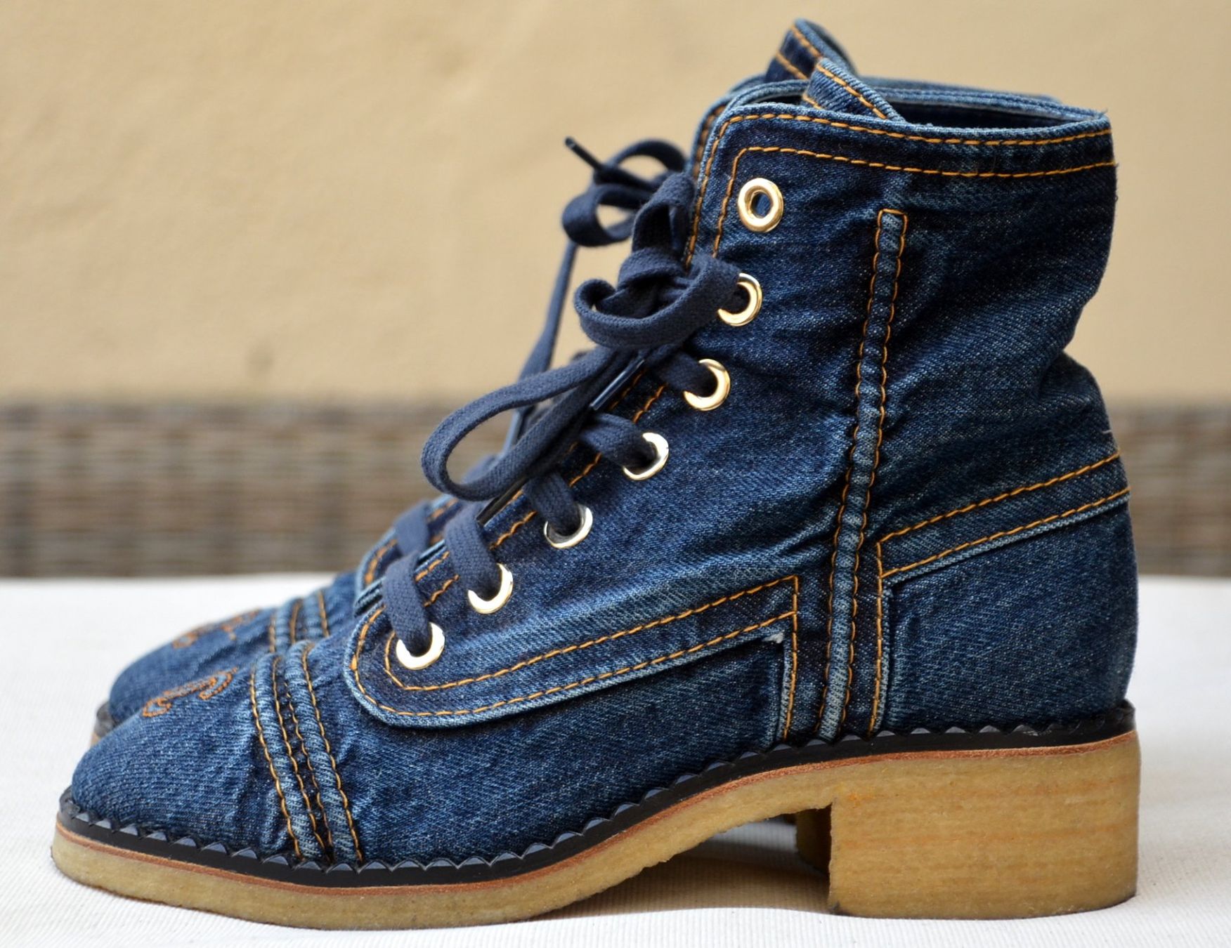 Chanel Scarpe da donna: Boots Chanel  bottines  .36 – Usato da Collonges venduto da Auganien 5