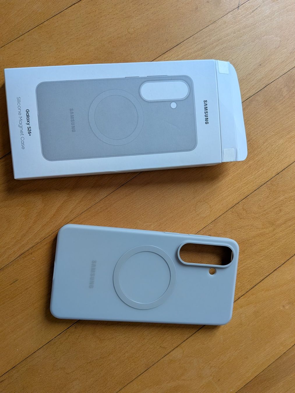 Samsung Cover & Protezioni schermo: Samsung Silicone Magnet Case S26+ – Nuovo (secondo la descrizione) da Zürich venduto da Ebicurry 1