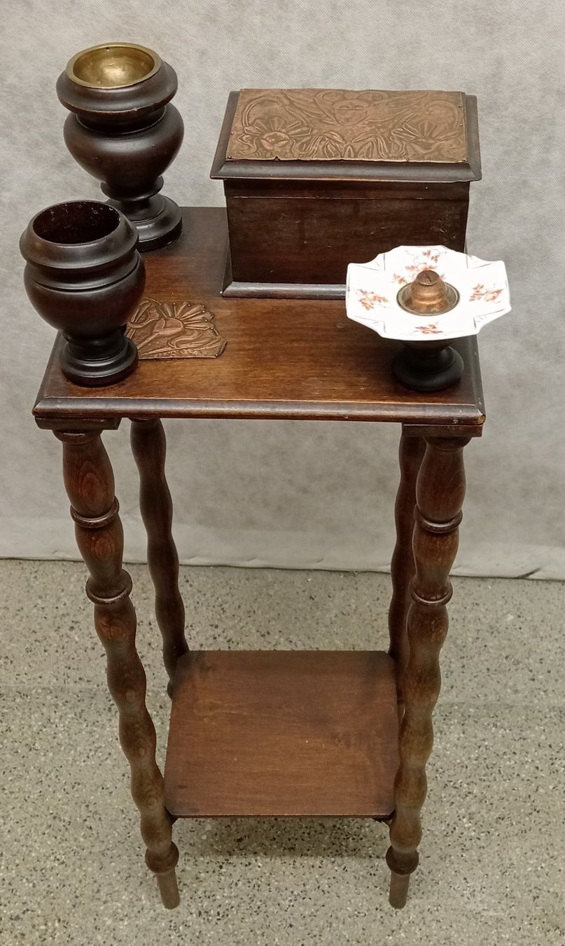 Tavoli: Table à tabac en bois – Usato da Le Locle venduto da PereiraHugo