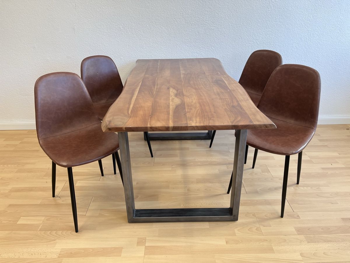 Set de table et chaises: Esstisch mit 4 Stühlen – D'occasion à Horgen par Grizzly83