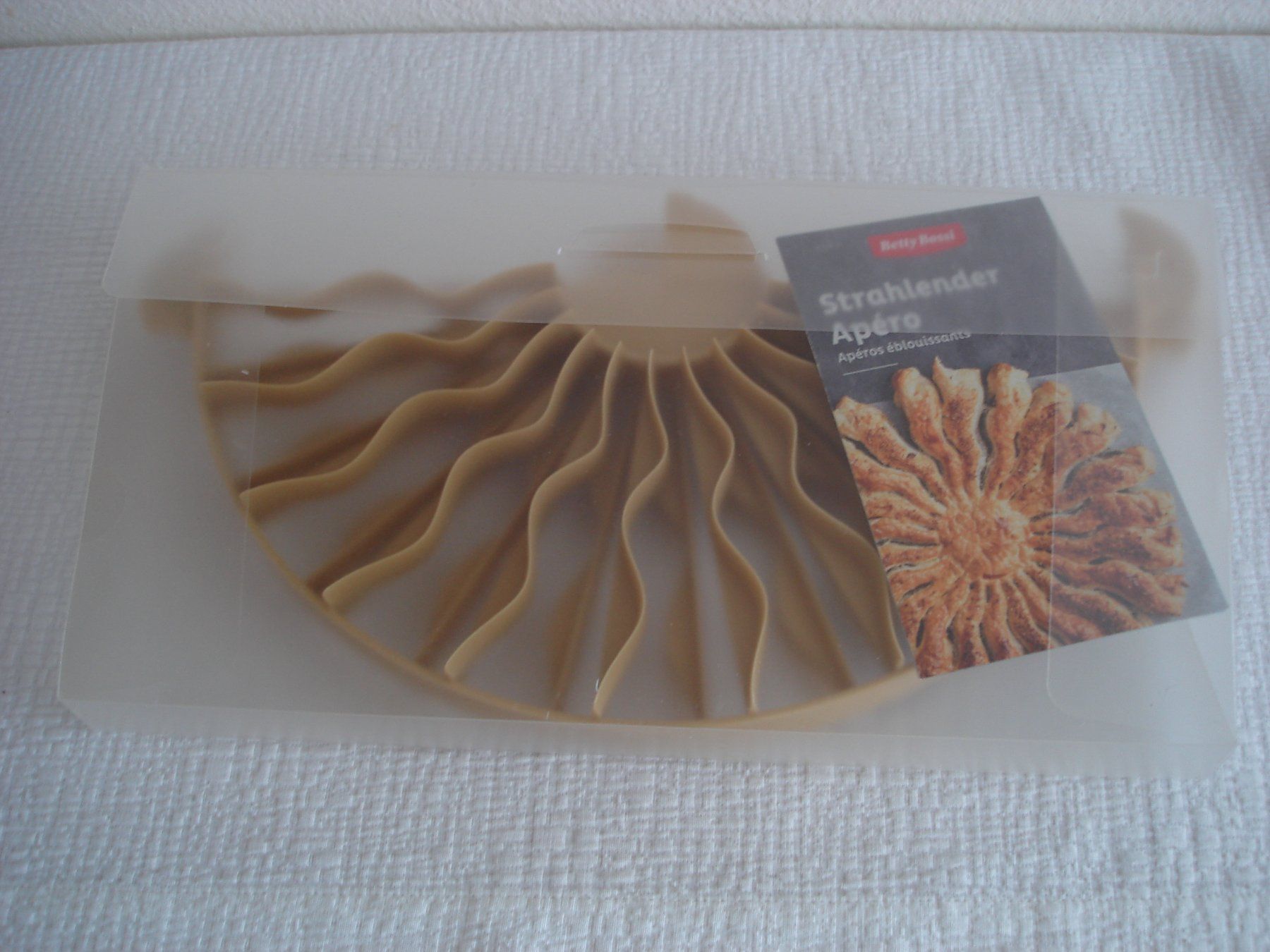Betty Bossi Teglie da forno: Betty Bossi Ausstechform/Backform Apéro-Sonne, 36 cm – Usato da Regensdorf venduto da anna059 1