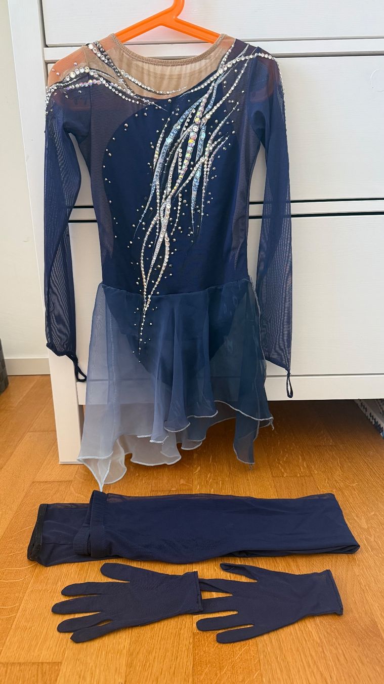 Vestiti & Gonne: Kürkleid Gr. 140-150 – Usato da Urdorf venduto da liska55 7