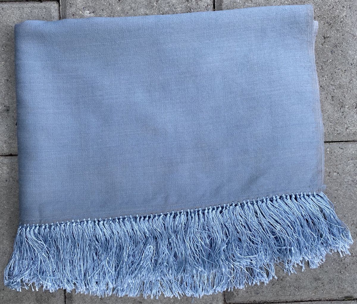 Foulard & Sciarpe: Schal hellblau mit Fransen 100% Wolle Neu – Nuovo e nell'imballaggio originale da Rabius venduto da bri_ca76