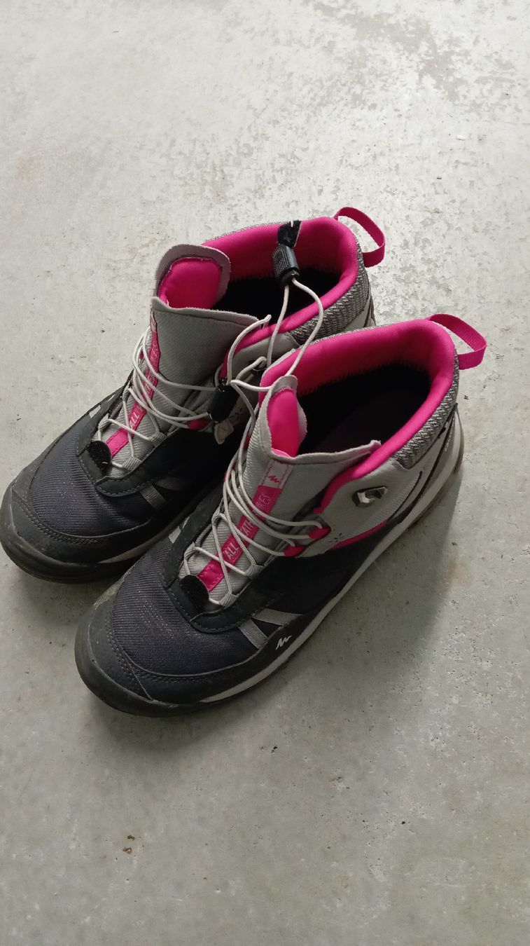 Decathlon Scarpe per ragazzi: Wanderschuhe Kinder Grösse 39 – Usato da Zug venduto da gingerale30