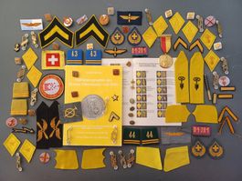 Lot verschiedene alte Abzeichen, "gold"/gelb