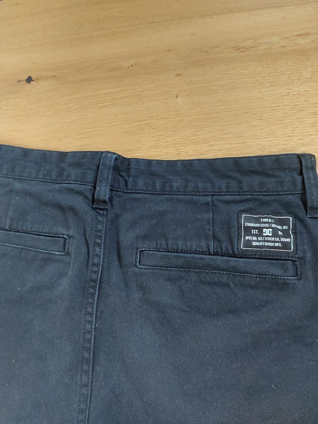 Pantaloni: schwarze Chinohose 30/32 – Usato da Lotzwil venduto da sarah._g 3