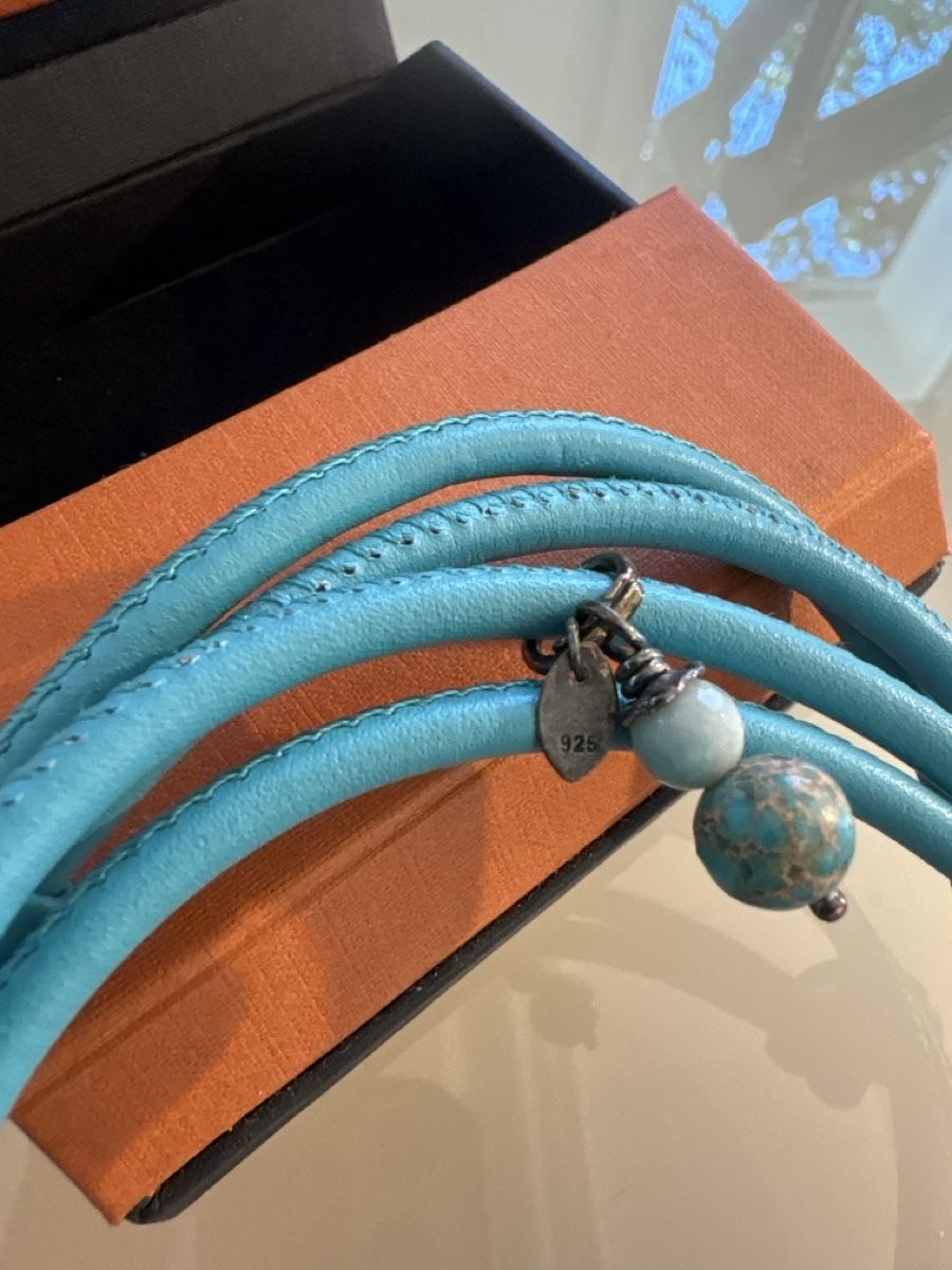 Armbänder & -reifen: Armband Leder mit Silberanhängern – Neu und originalverpackt aus Oetwil am See von Aldox108 2