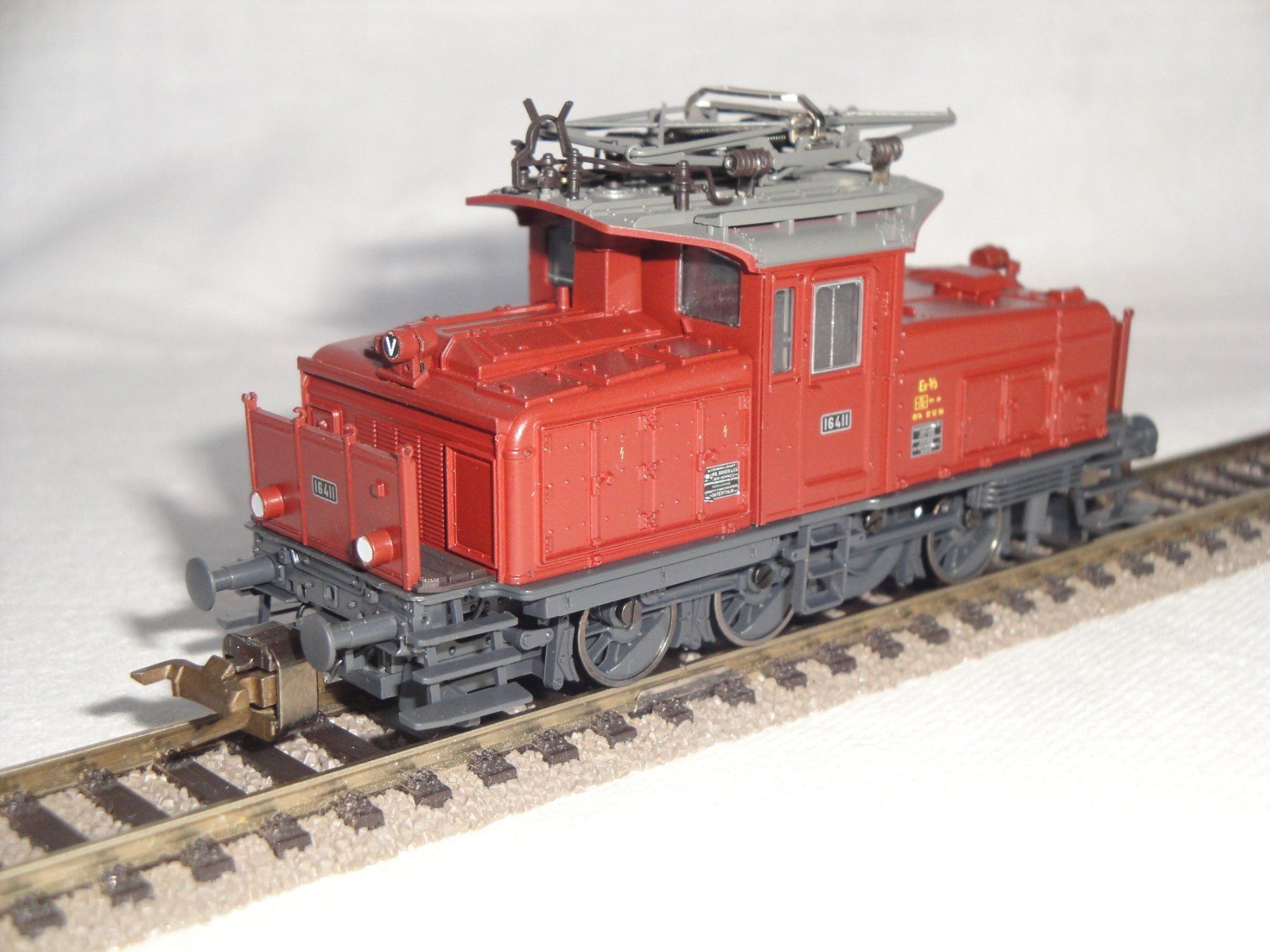 Roco Modelleisenbahnen: Roco SBB-Ee 3/3 16411, digital mit Digitalkupplungen – Neu und originalverpackt aus Wolfwil von heinzs3575 4