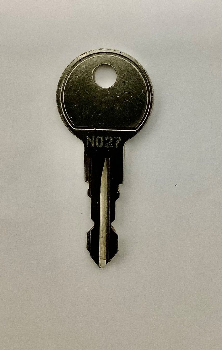 Thule Portapacchi: Thule Schlüssel N027 – Usato da Bülach venduto da Nani003