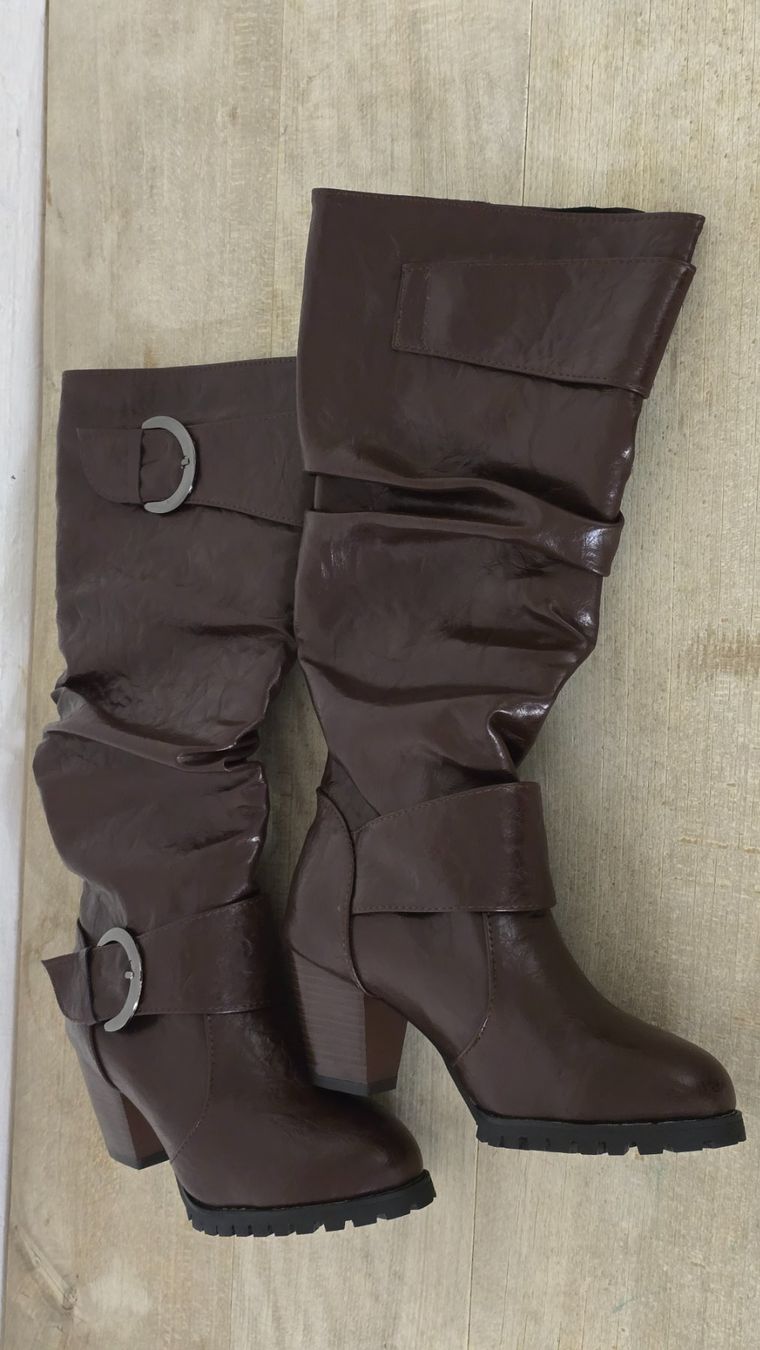 Damenschuhe: Slouch Boots mit Schnallen - 39 - Boho-Chic – Neu (gemäss Beschreibung) aus Thalwil von VitaMini
