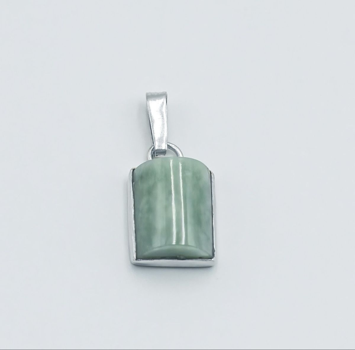 Ciondoli: Rechteckiger Anhänger aus Jade – Nuovo e nell'imballaggio originale da Ruggell venduto da JadeShop 1