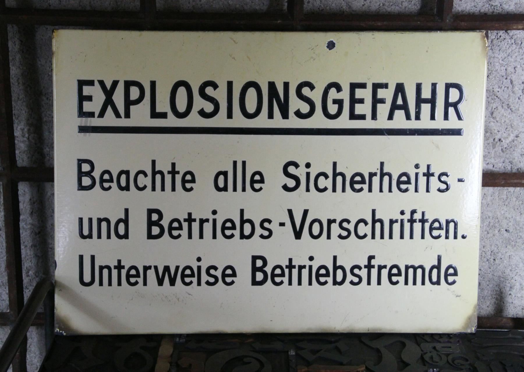 Insegne: Emailschild "Explosionsgefahr" 70x50 cm – Usato da Birrwil venduto da brandschatz_birrwil 6