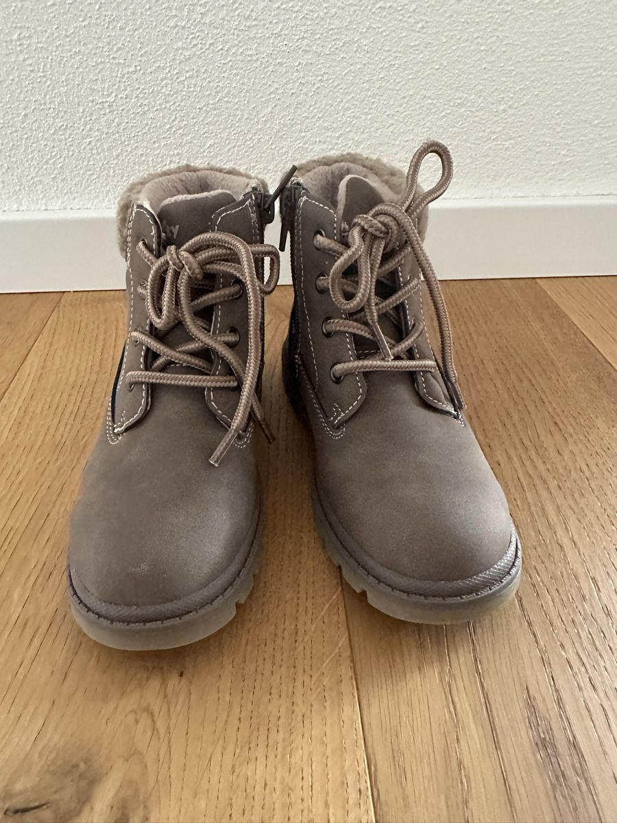 Victory Scarpe da uomo: Kinderschuhe Grösse 28 neu – Nuovo (secondo la descrizione) da Brütten venduto da Estuenggi 1