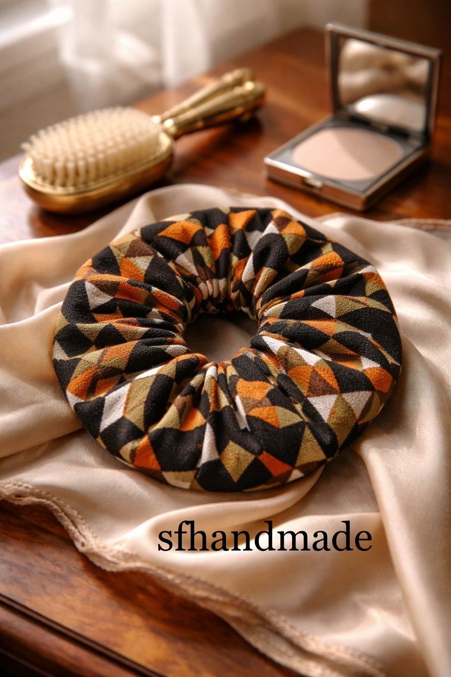 Accessori per capelli: *Urban Lines* Scrunchie - sfhandmade – Nuovo (secondo la descrizione) da Baar venduto da sfhandmade