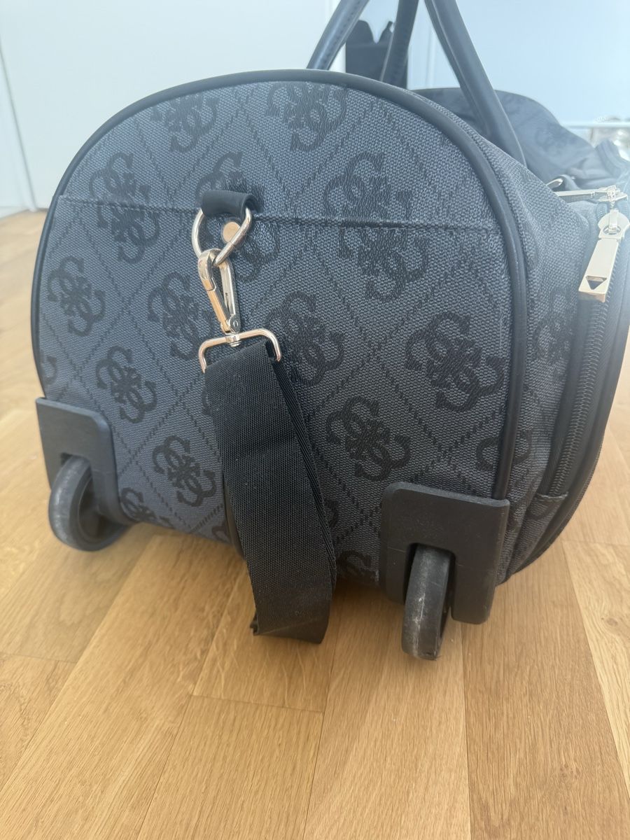 Valigie: Guess Reisetasche mit Rollen – Usato da Winterthur venduto da spaccafunnu86 2