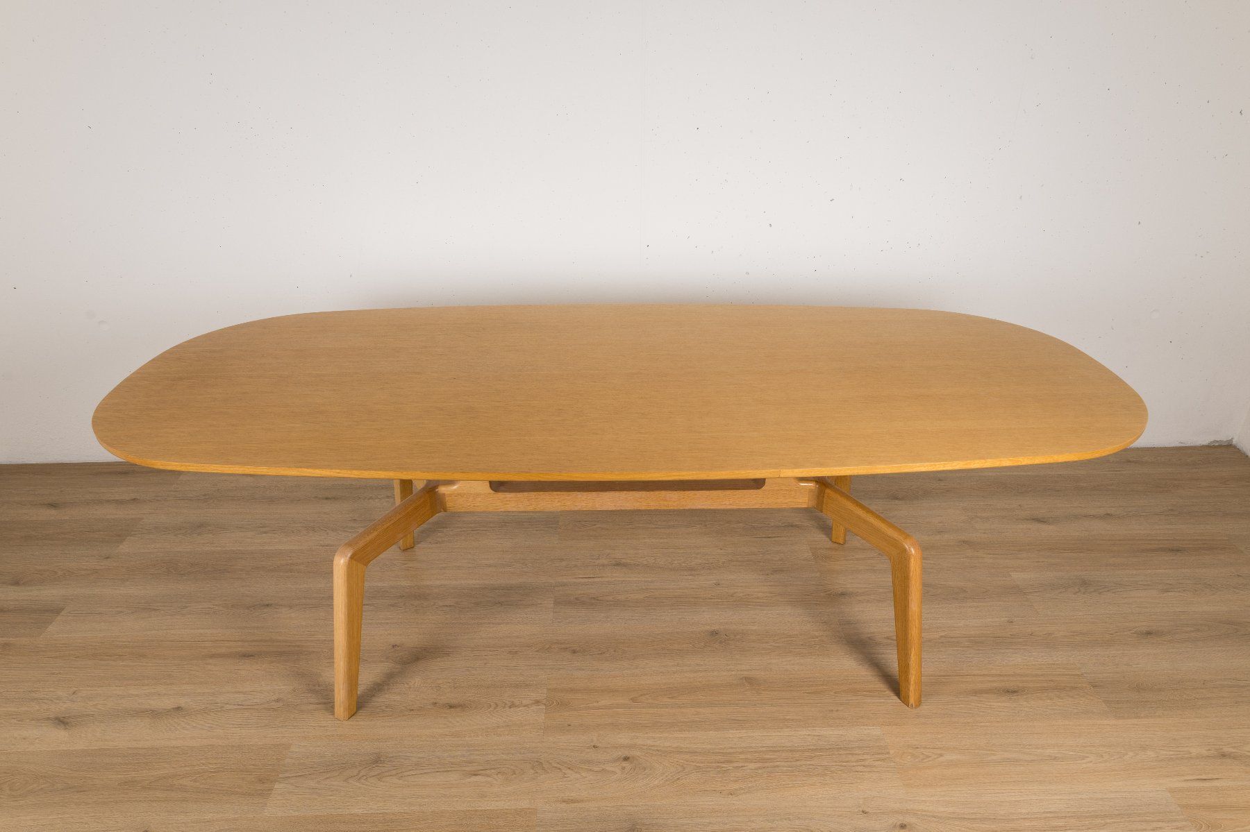 Alias Tavoli: Alfredo Häberli Alias Stabiles Oval Designeresstisch 690 – Usato da Winterthur venduto da Restored 1