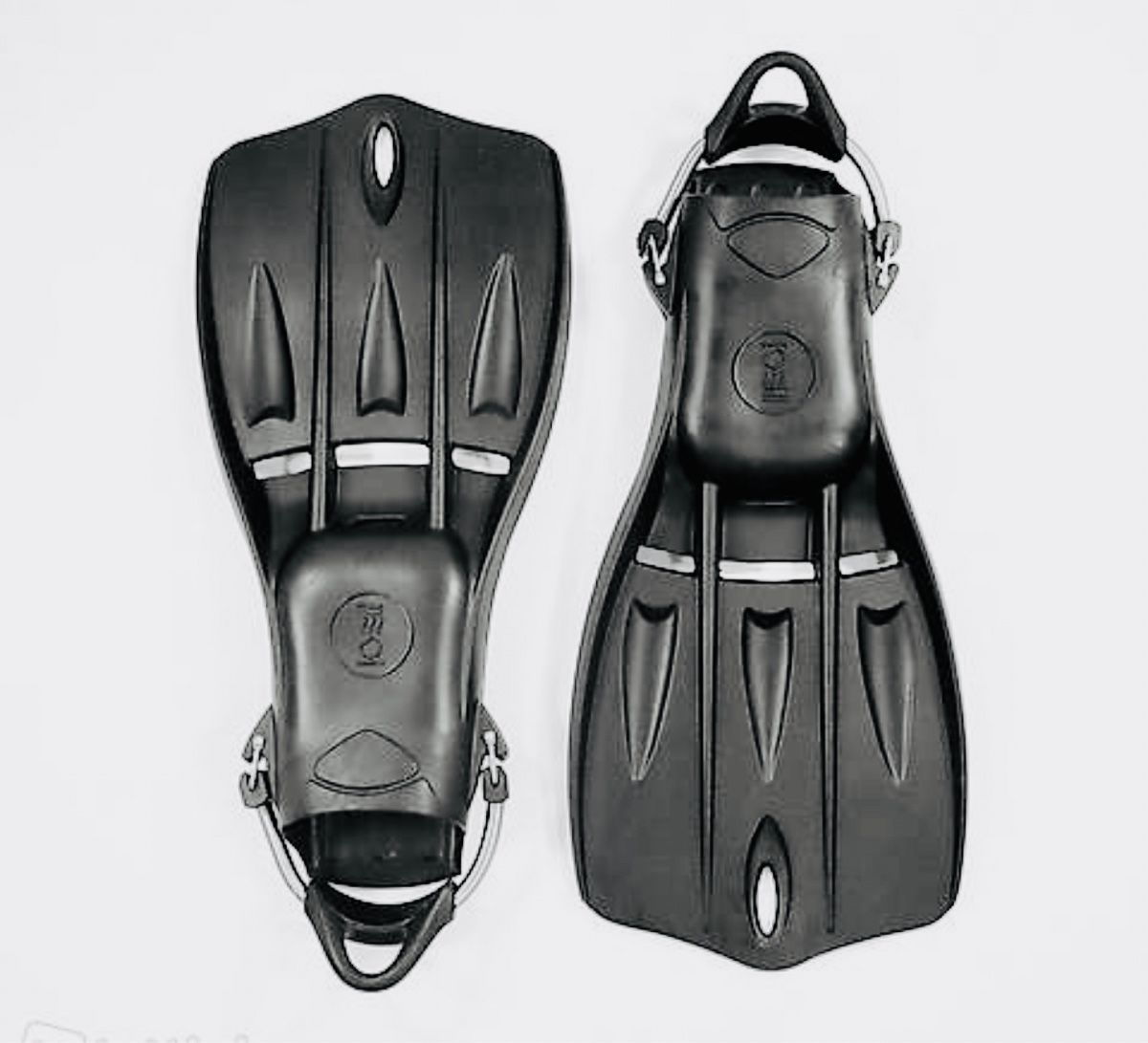 Pinne, Maschere & Boccagli: Fourth Element Tech-Flossen, mit Spring Straps NEU!!! – Nuovo (secondo la descrizione) da Beckenried venduto da Easytrading4you 1