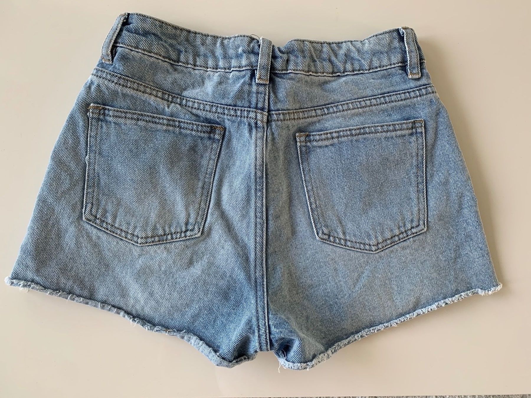 Jeans: Kurze Jeans – Nuovo (secondo la descrizione) da Hinwil venduto da liviipivii 1