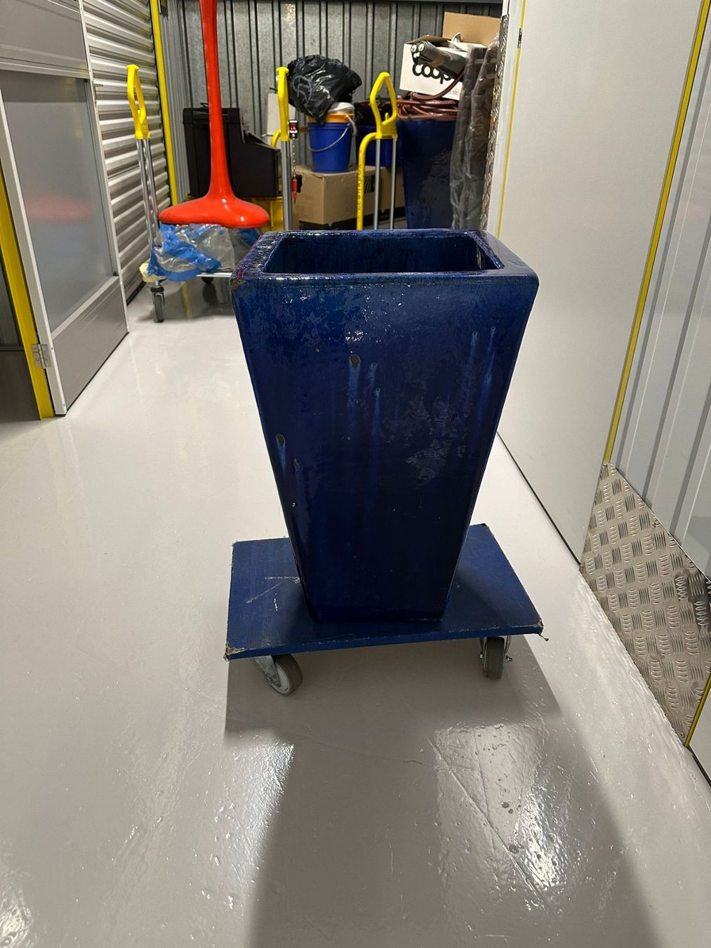 Vasi per fiori: Large Blue Ceramic Planter  Unique! – Usato da Killwangen venduto da bmy_5rtt