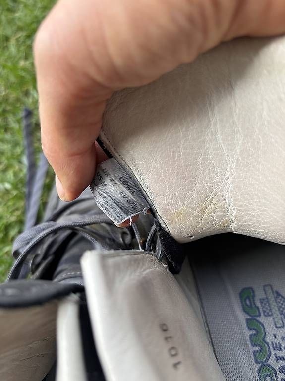 Lowa Scarpe da donna: Neuwertige LOWA Wanderstiefel – Usato da Menziken venduto da SabrinaMarinaSilva 4