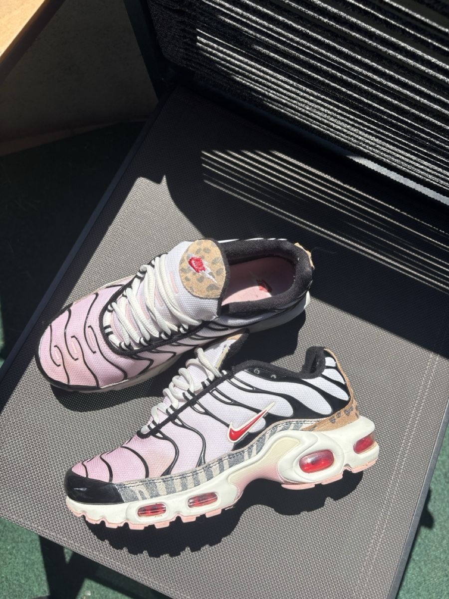Nike Damenschuhe: Nike Tn Leopard / Rose / Blanc / Noir EUR 38.5 – Gebraucht aus Sion von xmittaz