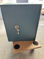 Tresor mit 2 Schlüssel . Ca 30 kg