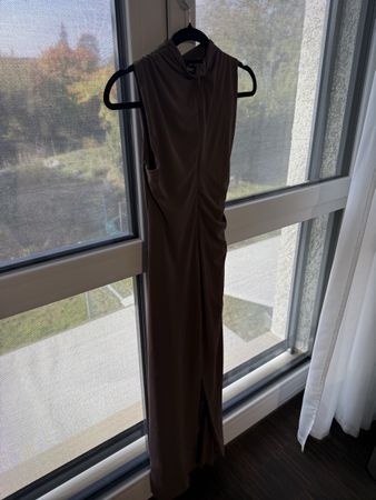 Langes Kleid in Braun ärmellos gerafft guter Zustand