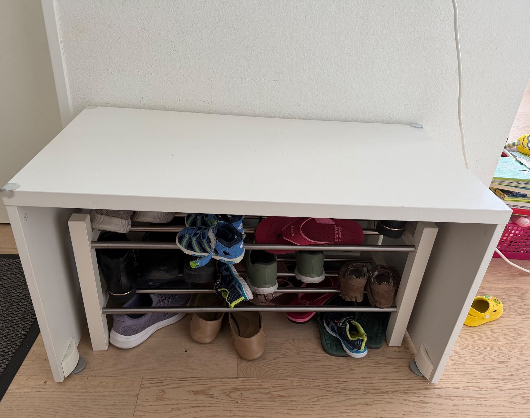 Ikea Bänke: White shoe bench storage – Gebraucht aus Wallisellen von kam_y6rj 1