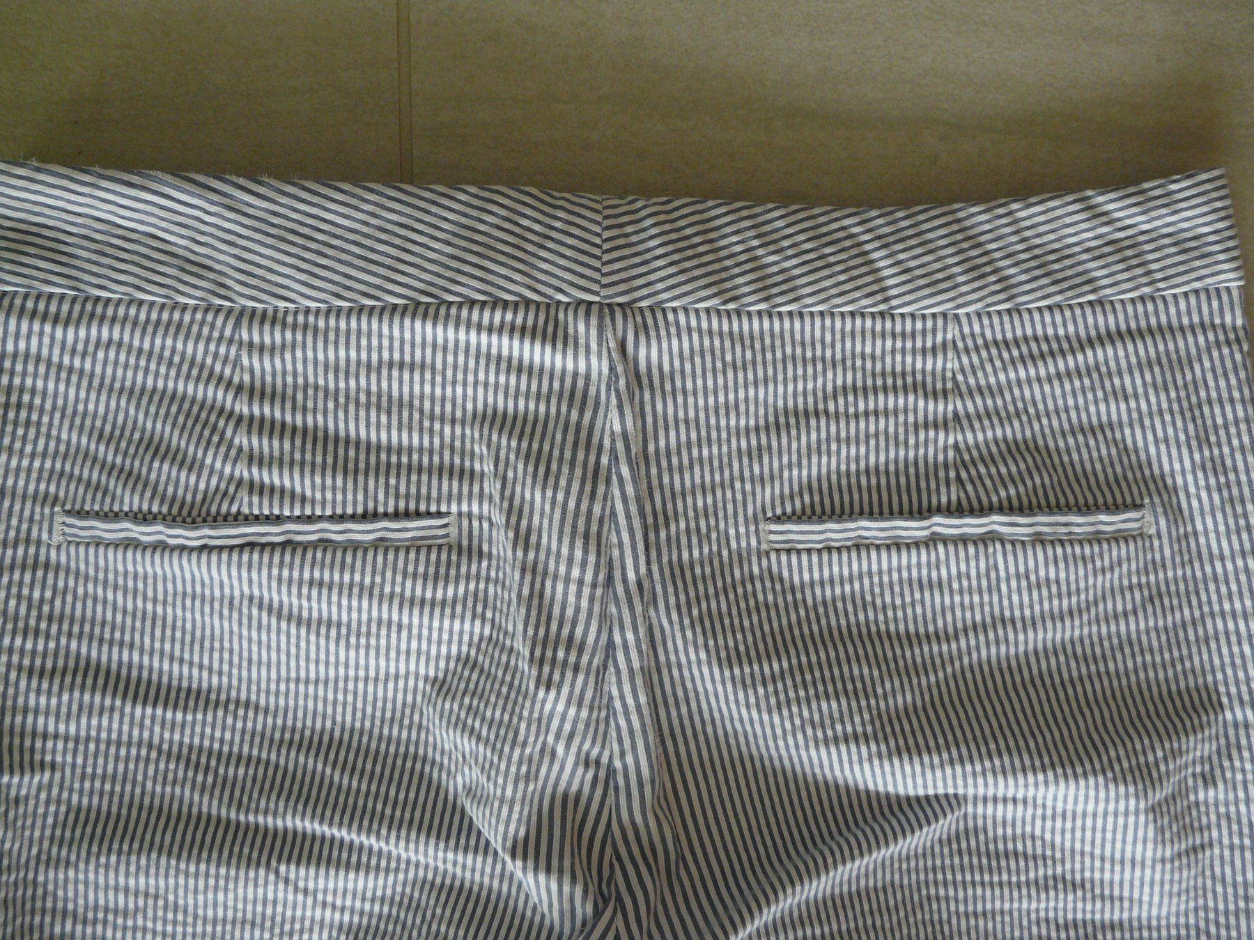 Zara Pantaloni: Pantacourt blanc rayé bleu ZARA 38 – Nuovo (secondo la descrizione) da ERLINSBACH venduto da doudouce 3