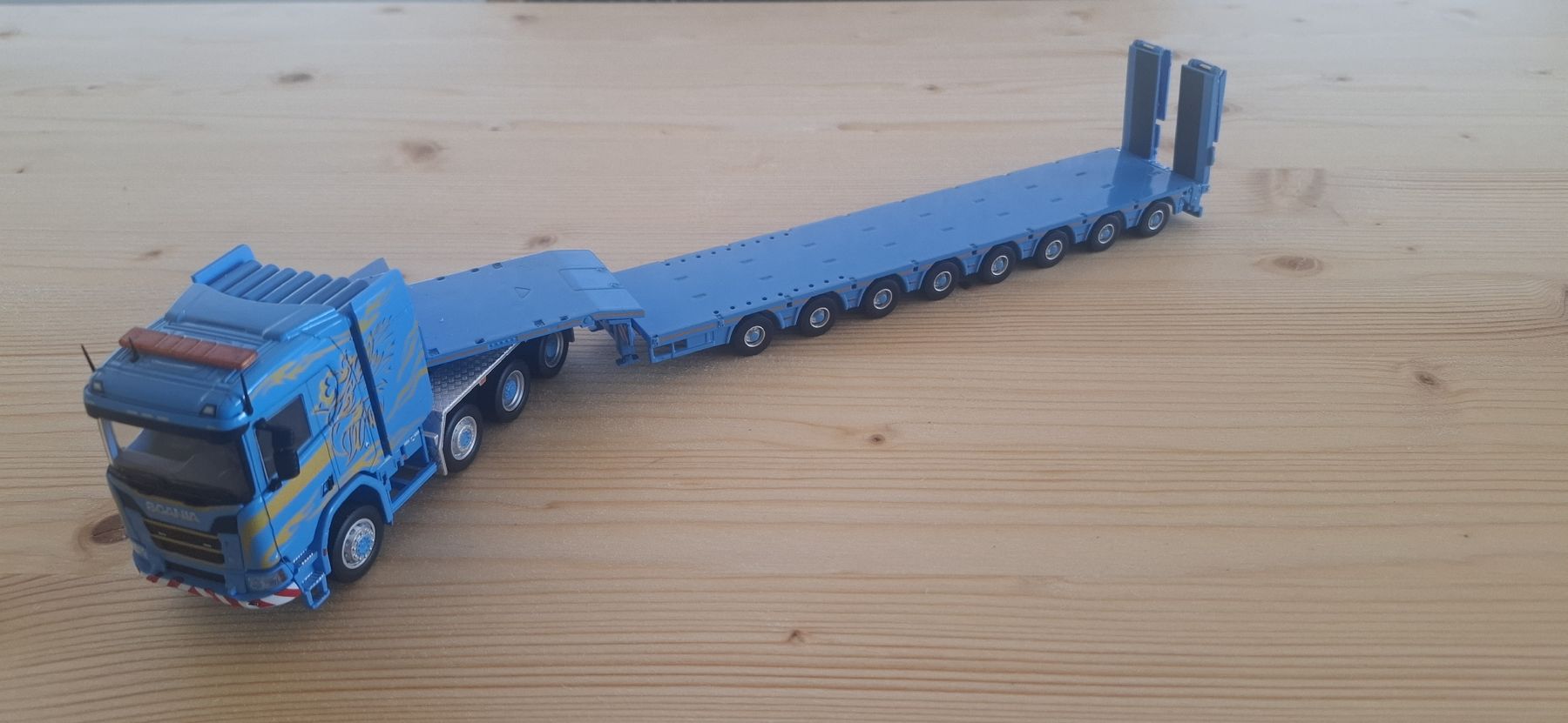 Modellbausätze & Standmodelle: Scania 650v8 mit Auflieger 1:64 – Neu und originalverpackt aus Ebnet von rafaelc17 1