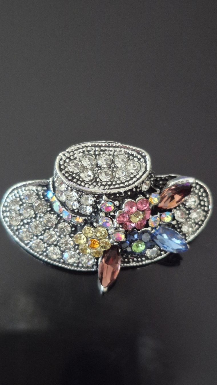 Spille & Fermagli: Schmuck-Broche  Hut mit Steinen neu – Nuovo e nell'imballaggio originale da Schiers venduto da Carmela8 1