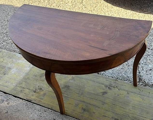 Tavoli: Table demi-lune en noyer – Usato da Le Locle venduto da Sam54