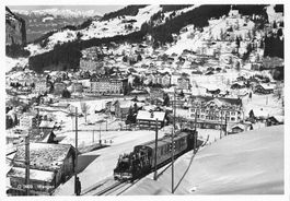 Wengen BE Wengernalpbahn Zug und Skifahrer G