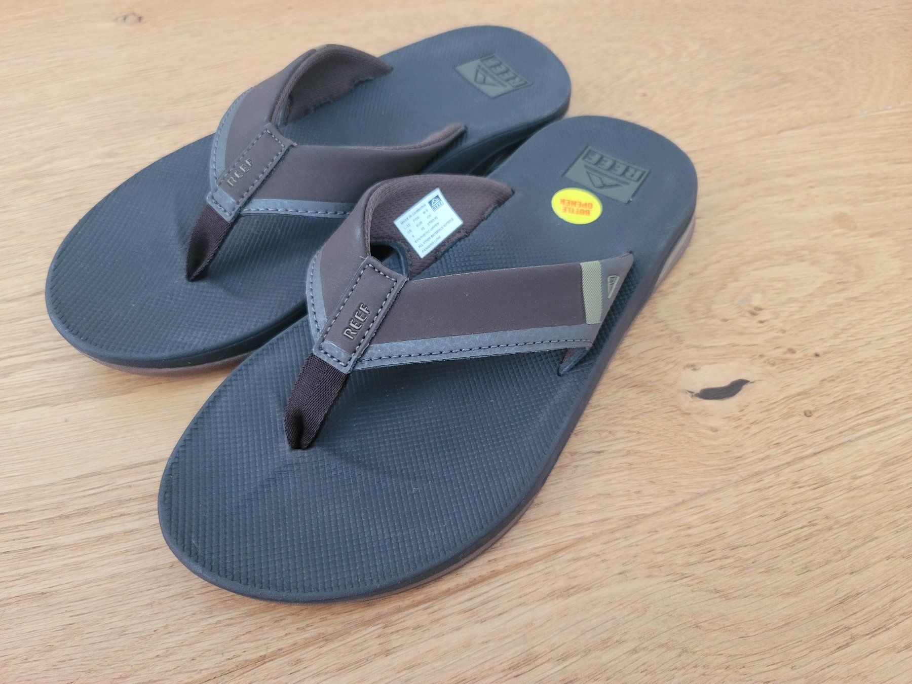 Scarpe da uomo: REEF - Flip-flop mit Flaschenöffner, Gr. EU42/US9 – Nuovo e nell'imballaggio originale da Schwanden GL venduto da sasusy 1