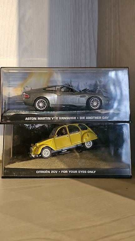 Modellini d'auto: Autos von James Bond 007 Filmen – Usato da Lupfig venduto da cobra1172