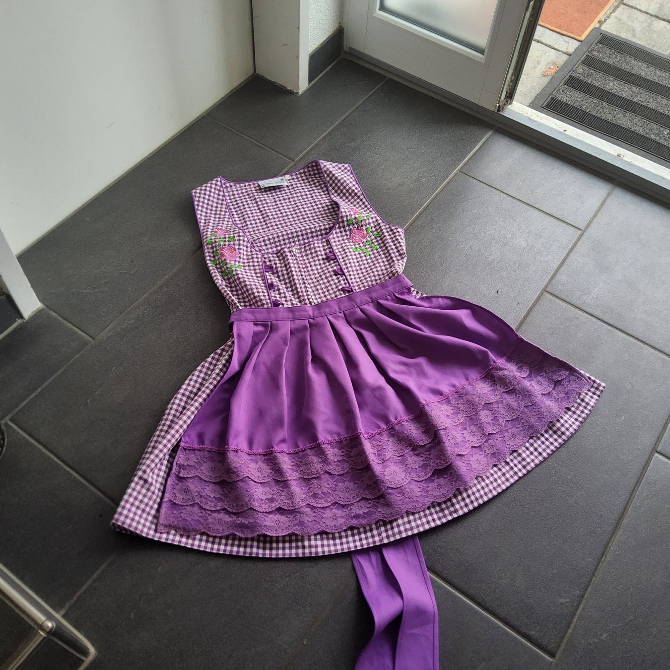 Costumi: Schönes Dirndl Oktoberzauber gr.M – Usato da Diegten venduto da ayla2009 3