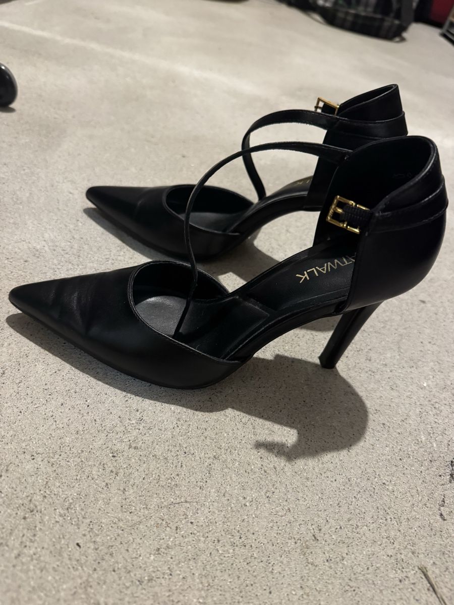 Scarpe da donna: Leder Pumps schwarz mit Riemchen – Usato da Rümlang venduto da G_Rohrer 2