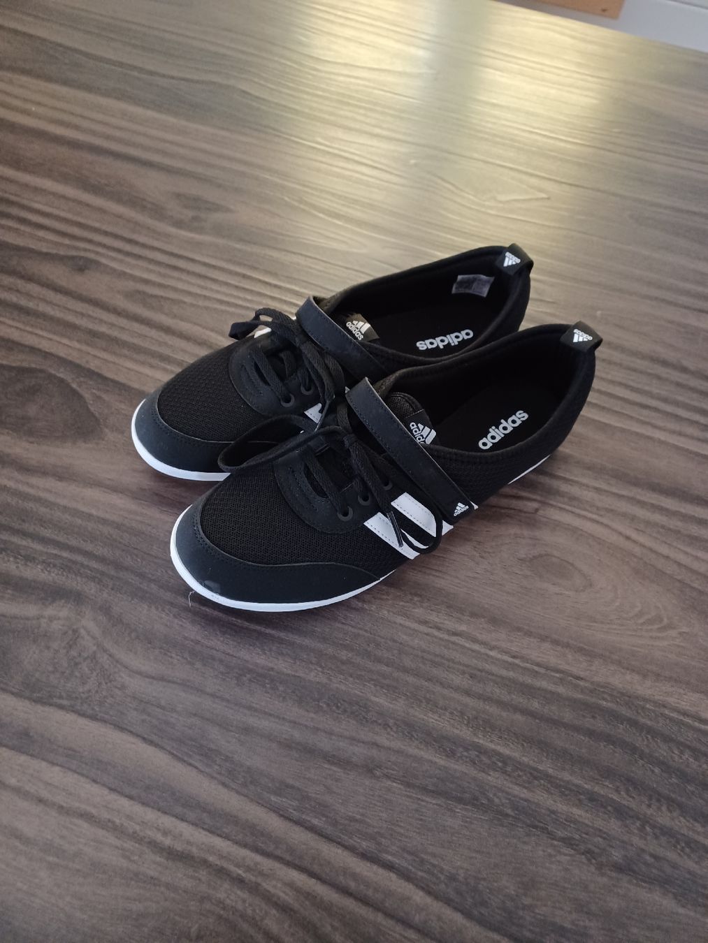 Scarpe da donna: Adidas Schuhe Gr . 42 – Nuovo (secondo la descrizione) da Hasle LU venduto da Bob86