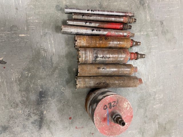 Hilti Tous les outils: Diverse Kernbohrung Zubehör und diverse Bohrkronen von Hilti – D'occasion à Zürich par ljiljana1973 2