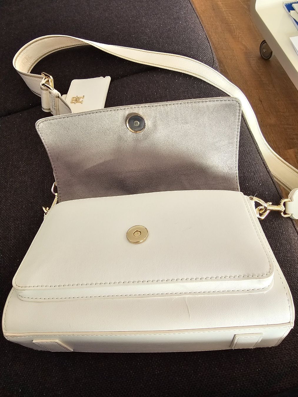 Tommy Hilfiger Altro in  Abbigliamento & Accessori: Tommy Hilfiger Schultertasche – Usato da Kirchdorf BE venduto da aegeri00 2