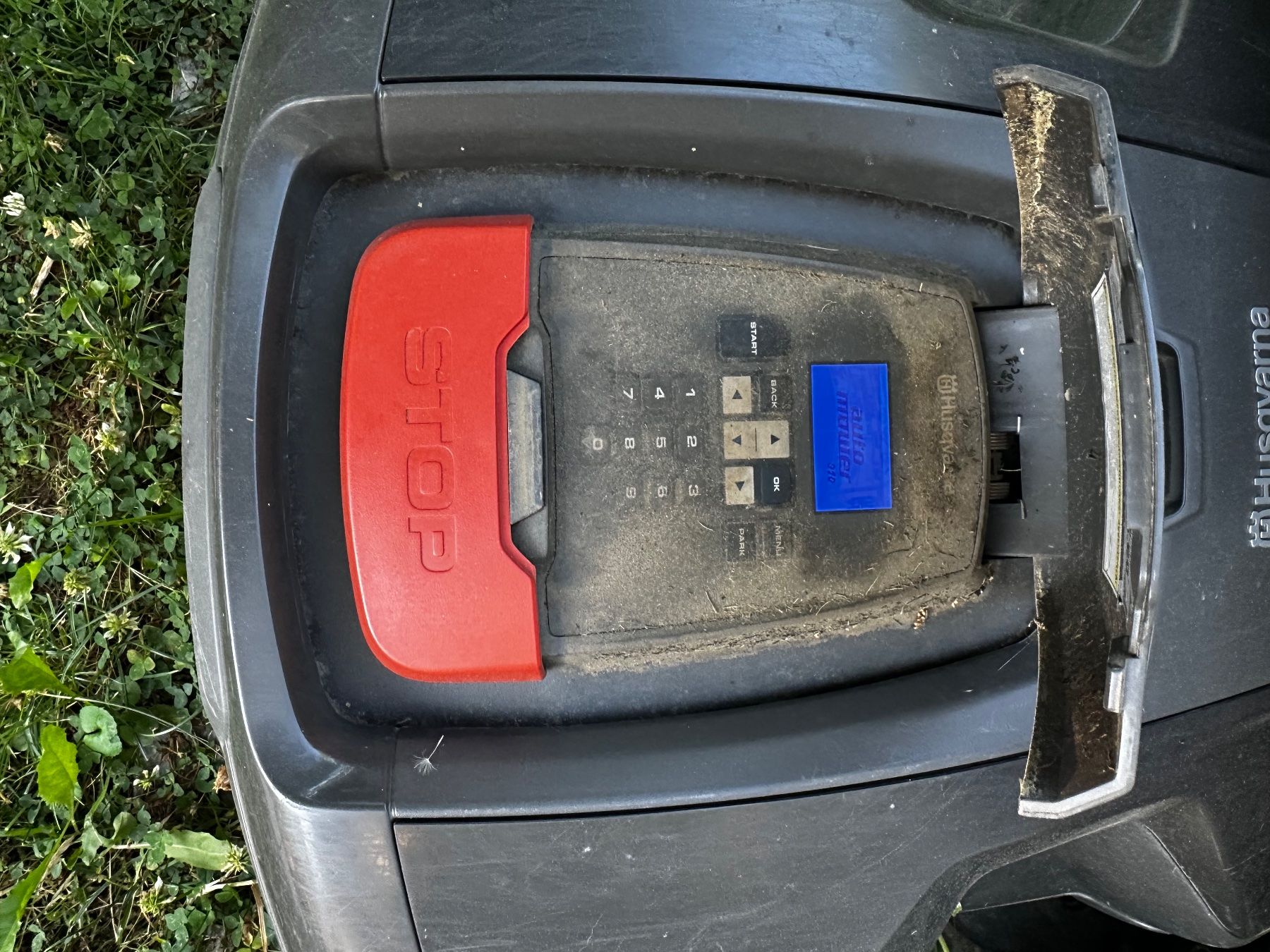 Husqvarna Tondeuses à gazon: Robot tondeuse à gazon – D'occasion à Lausanne par fra_dvj9 1