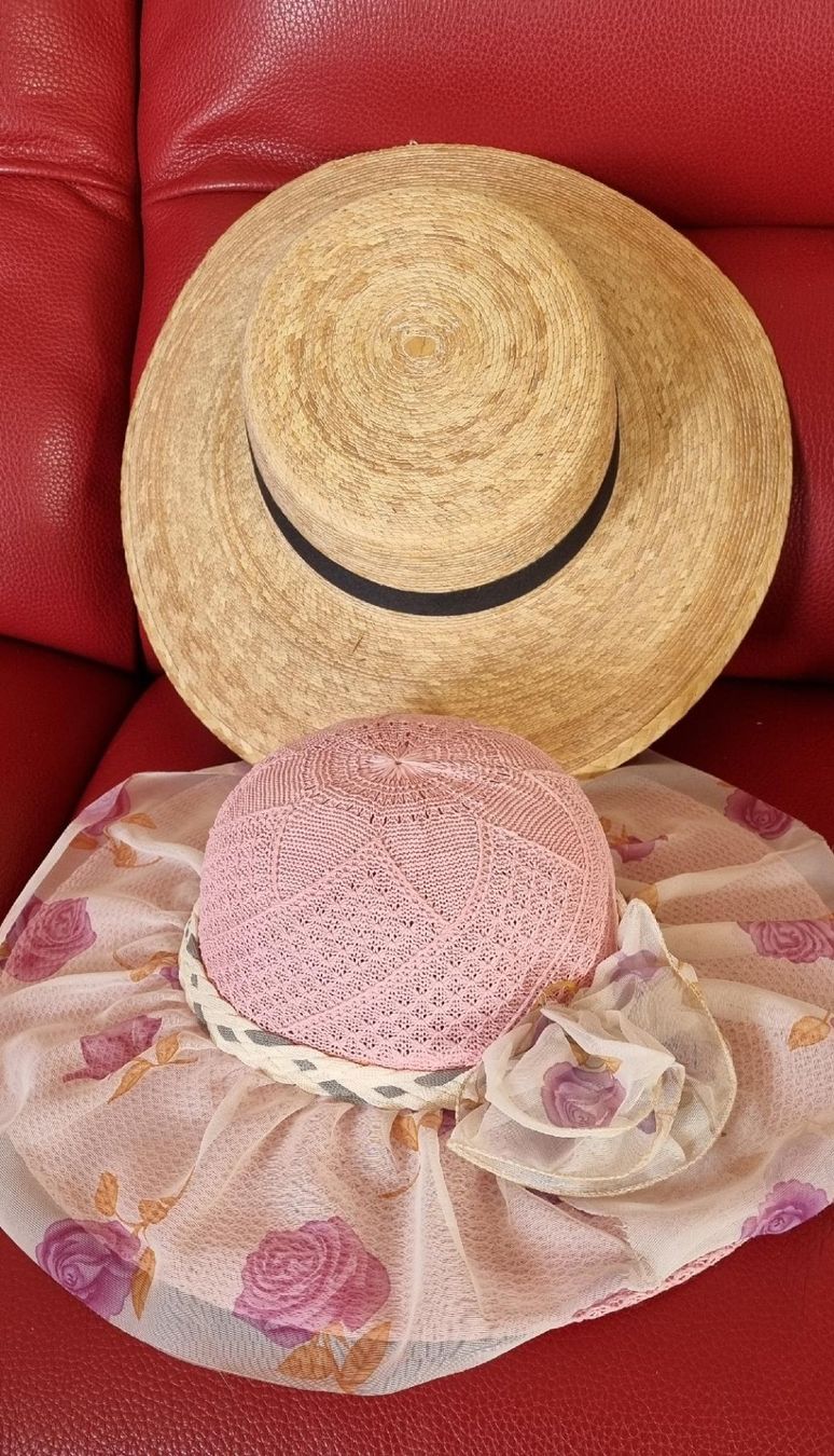 Copricapi, berretti & cappellini: 2 chapeaux – Usato da Tolochenaz venduto da nieeva