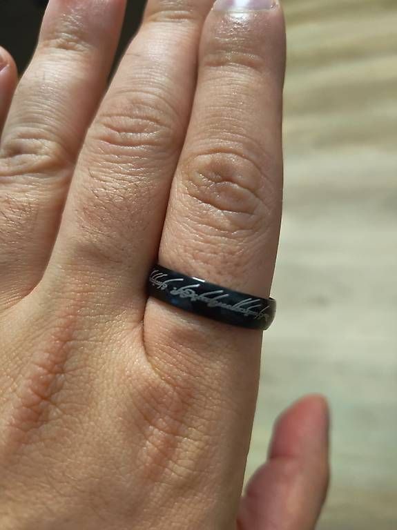 Ringe: 4 Herrenringe / schwarze Ringe mit Holzoptik & Symbol – Gebraucht aus Basel von zga_cll9 2