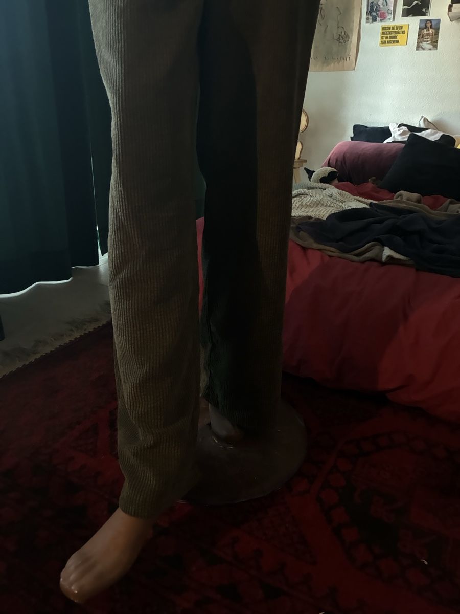 Pantaloni: Dunkelgrüne weite Hose – Usato da Ueberstorf venduto da nai_9z9s 3