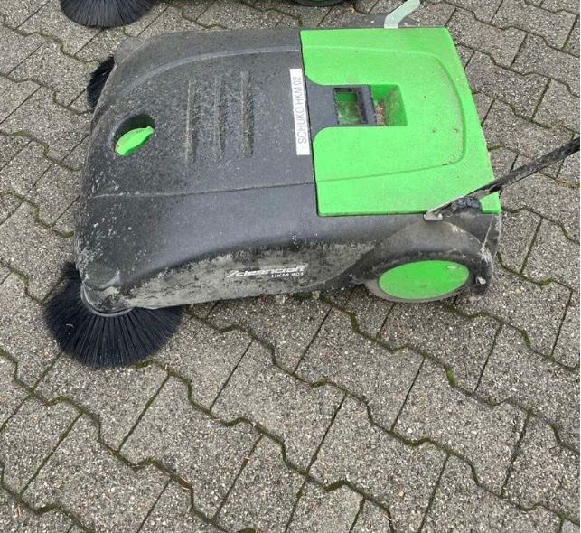 Sonstige Reinigungsgeräte: Cleankraft Handkehrmaschine HK 801 – Gebraucht aus Egg b. Zürich von SwissTradingAgency 2