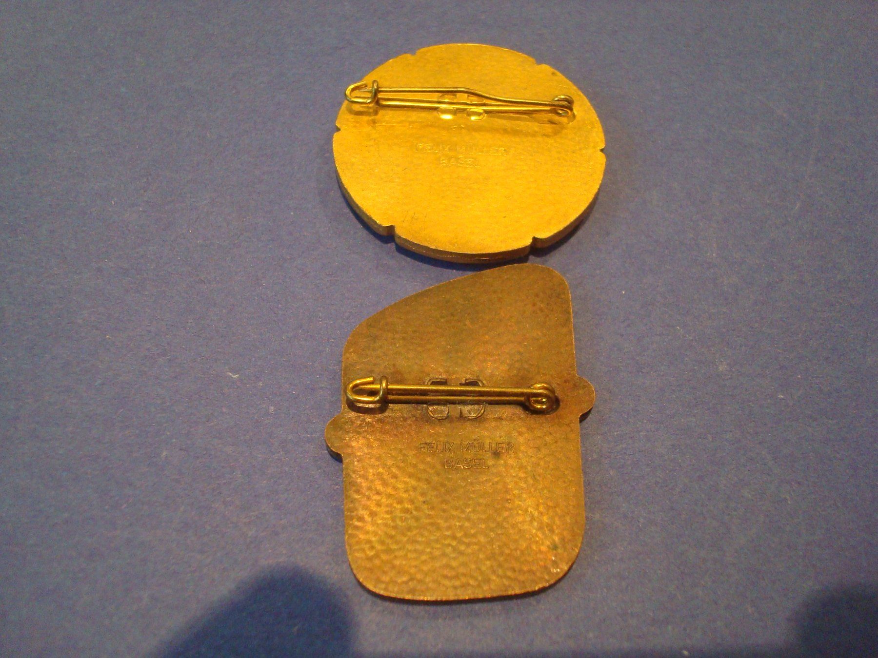Placchette & Badge: Plaketten 1960 Gold + Kupfer – Usato da Riehen venduto da Baerewaegli 1
