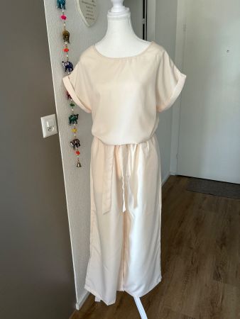 Damen 2 -Teiler cremefarben mit Häkeldetail im Rücken Gr. M