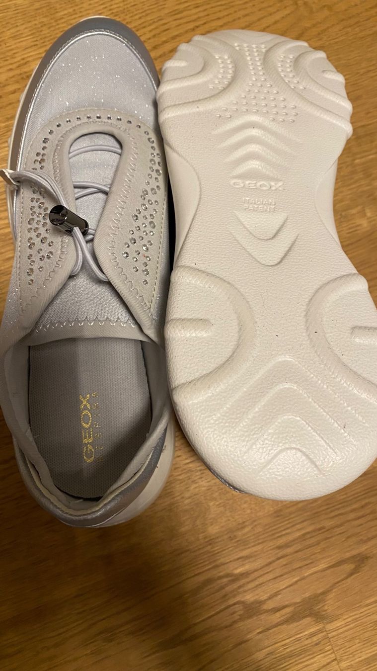 Geox Scarpe da donna: Neuer Geox Damen-Sneaker mit Strasssteinen – Nuovo (secondo la descrizione) da Starrkirch-Wil venduto da sclupain 4